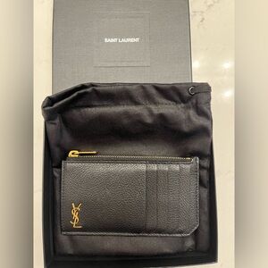 TINY CASSANDRE ZIPPED FRAGMENTS CARD CASE IN BLACK GRAINED LEATHER